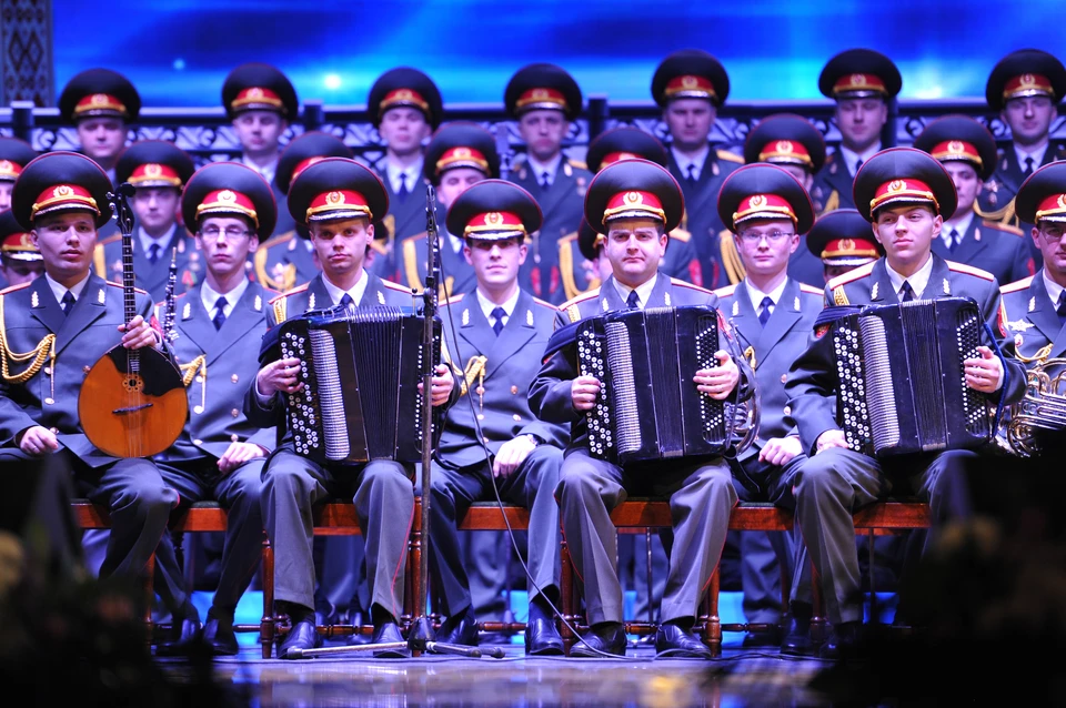 В программу вошли две лирические песни Василия Соловьева-Седого.