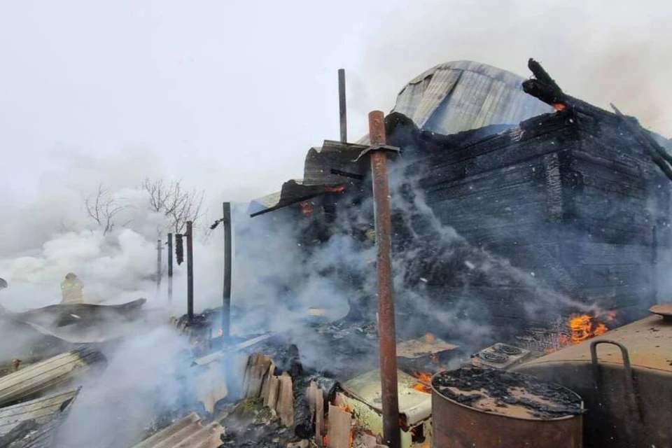 Произошел хлопок газа в доме в селе Верх-Сузун. Фото: ГУ МЧС по Новосибирской области