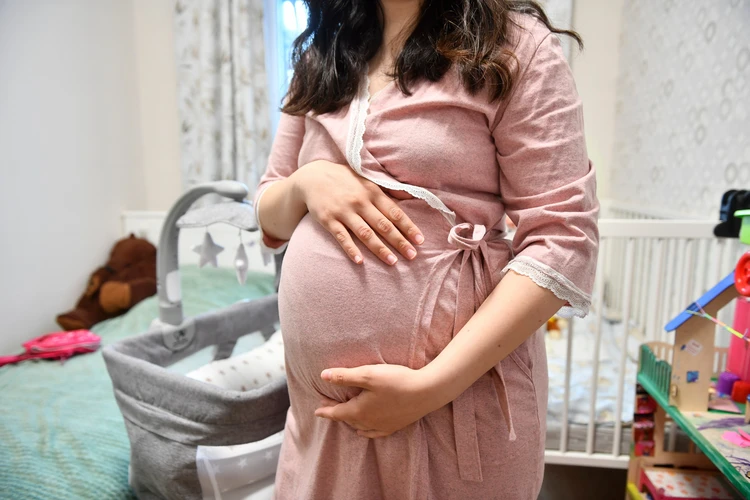 Огромная опухоль матки усложнила беременность и роды многодетной мамы