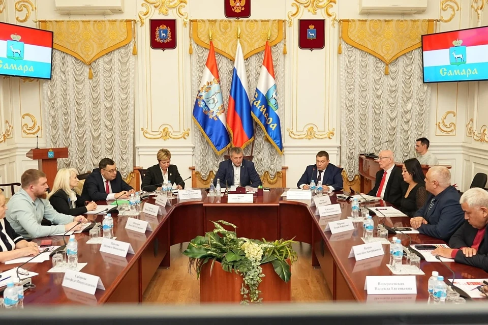 Глава города встретился с представителями центров. Фото: администрация Самары