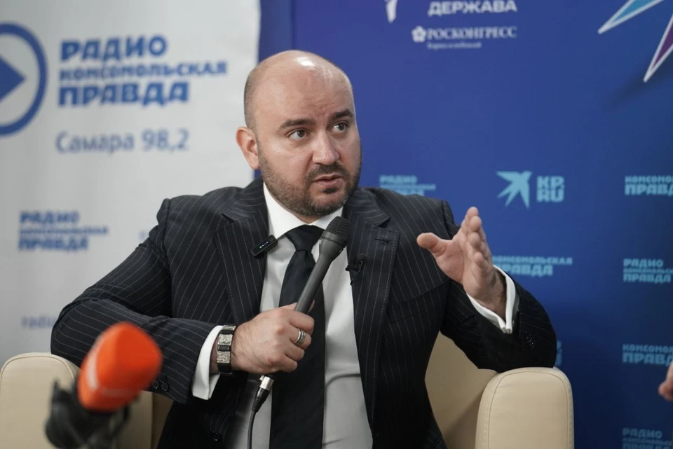 В начале ноября болельщики самарского клуба создали петицию и потребовали уволить Адиева.