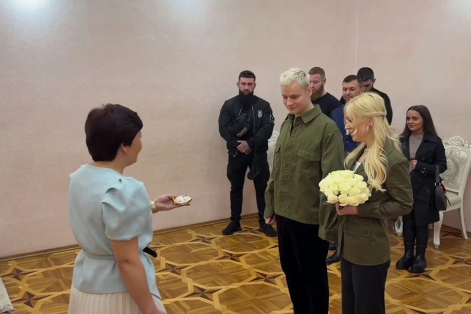 Екатерина Мизулина и SHAMAN расписались в Донецком ЗАГСе. Фото: ТГ/Мизулина