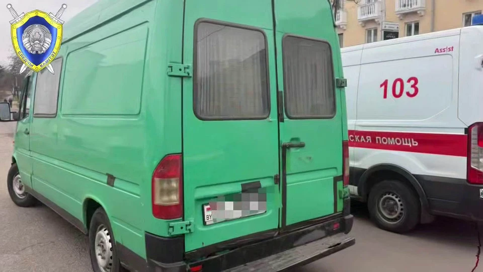 В Минске микроавтобус задавил женщину на тротуаре, двигаясь задним ходом. Фото: Следственный комитет Беларуси