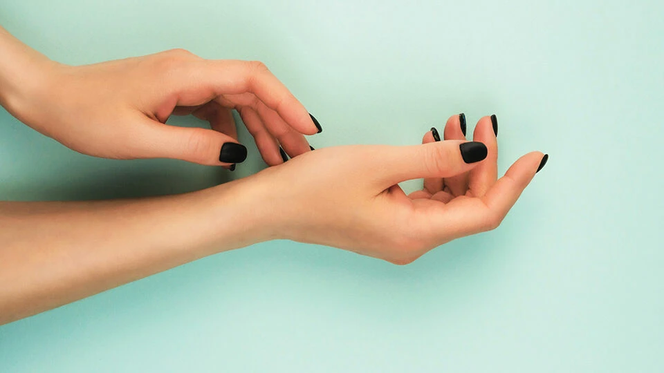 Мастер маникюра Степанова: масла с витамином Е восстановят ногти после гель-лака