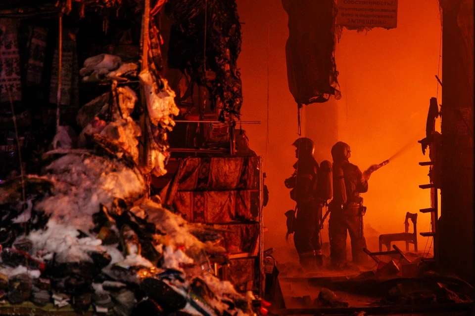 По предварительным данным, в пожаре никто не пострадал.