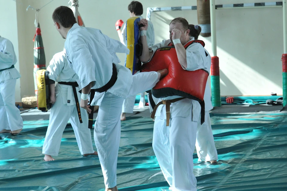 Новосибирские спортсмены просят вернуть клуб «Союз» в федерацию каратэ.