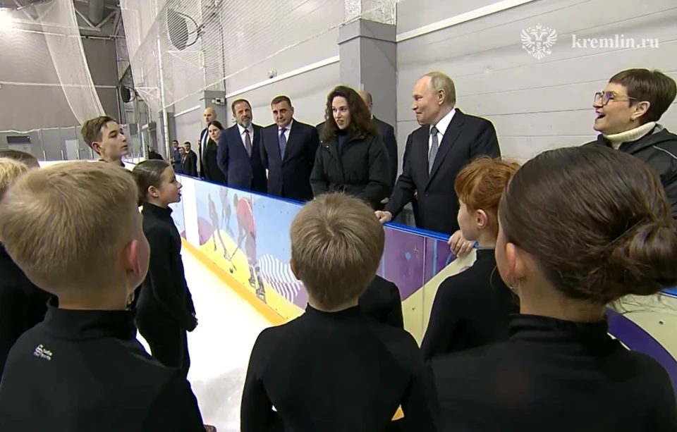 Президент посетил физкультурно-оздоровительный комплекс «Орбита». Фото: скриншот из канала Кремля