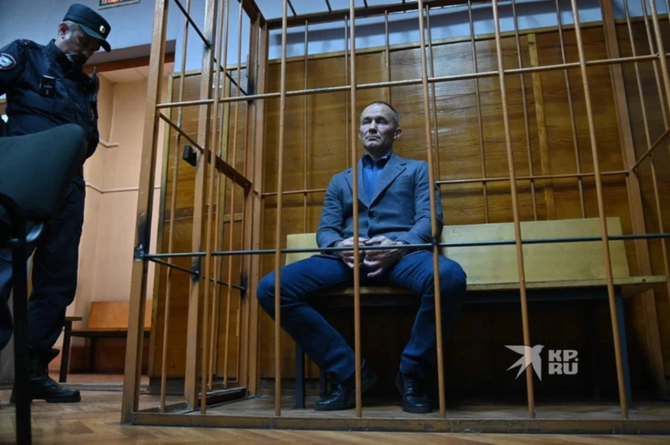 Экс-замглавы Свердловской области Олег Чемезов был взят под стражу в конце сентября.