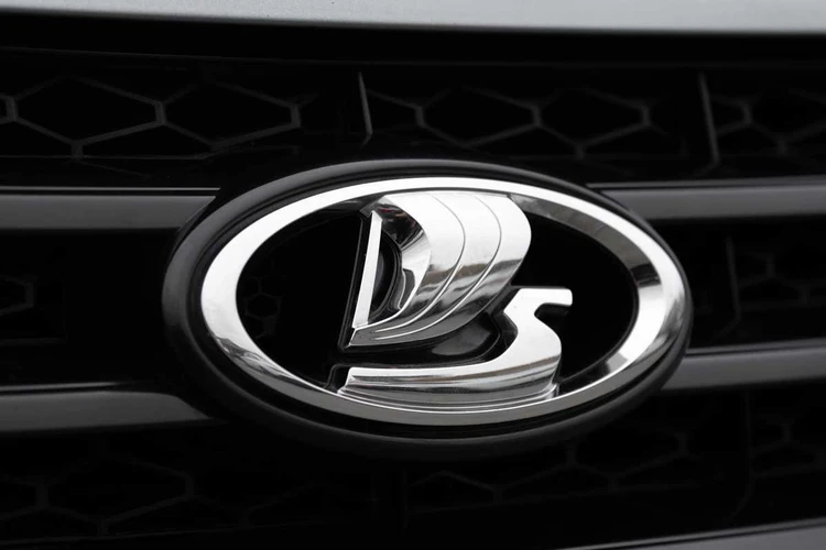 Iskra растет в продажах: как новая модель АвтоВАЗа завоевывает российский рынок