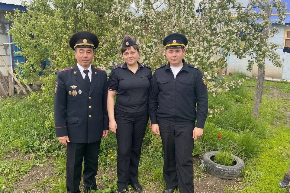 У Народного участкового Оренбуржья Роберта Давлеткужина, есть дочь и сын, которые выбрали путь служения закону