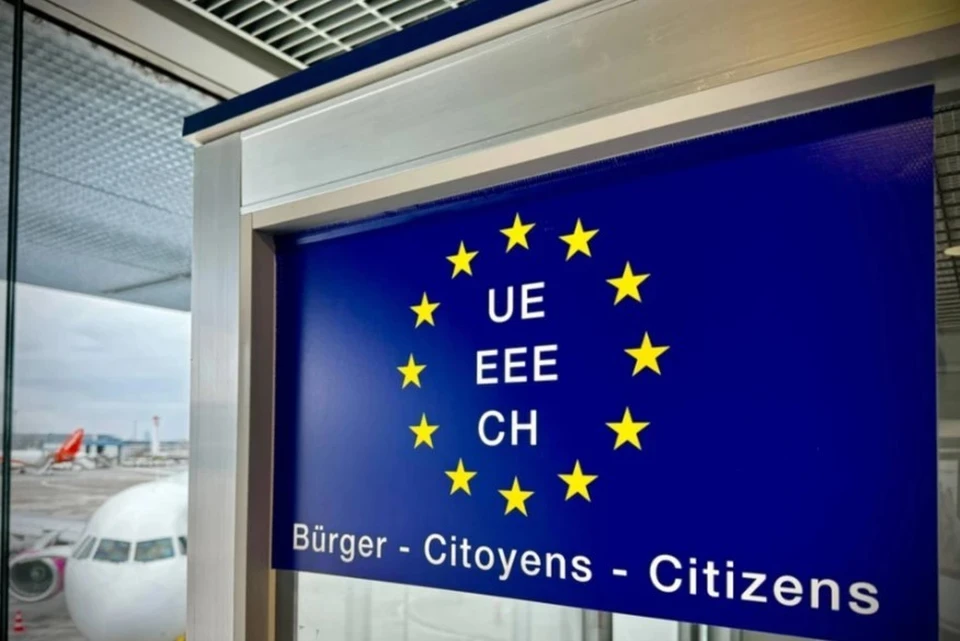 Еврокомиссия заявила, что россияне по-прежнему могут получать однократные визы