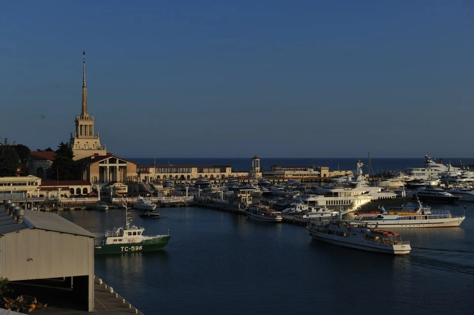 Паром Seabridge из Трабзона уже восемь часов проверяют в порту Сочи