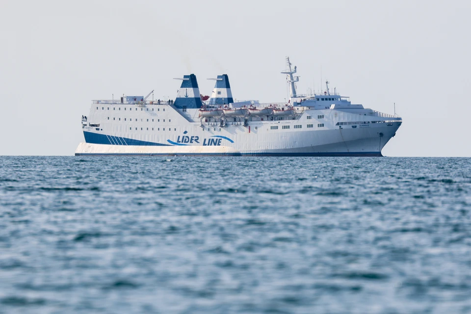 Паром Sea Bridge из Трабзона у берегов Сочи. Фото: Дмитрий Феоктистов/ТАСС.