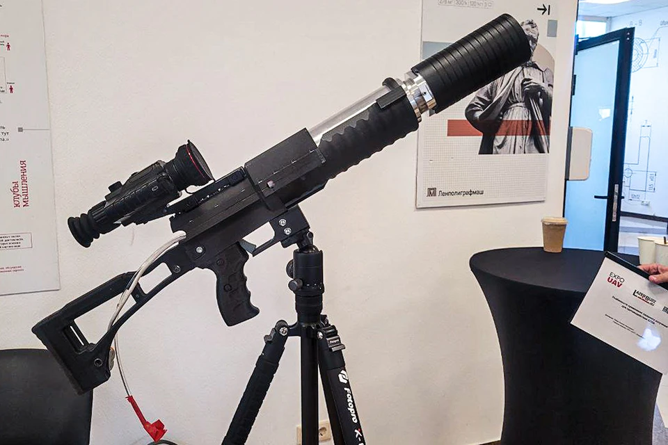 Лазерная система противодействия FPV-дронам LazerBuzz (проект «Посох») научилась в автоматическом режиме сбивать беспилотники за полсекунды. Фото: Екатерина Адамова/ ТАСС