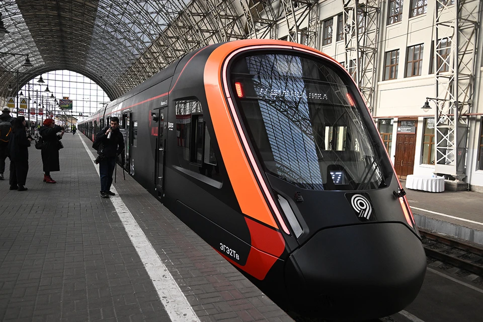Новые, просторные и быстрые – по железной дороге в Москве запустят больше электричек нового поколения.