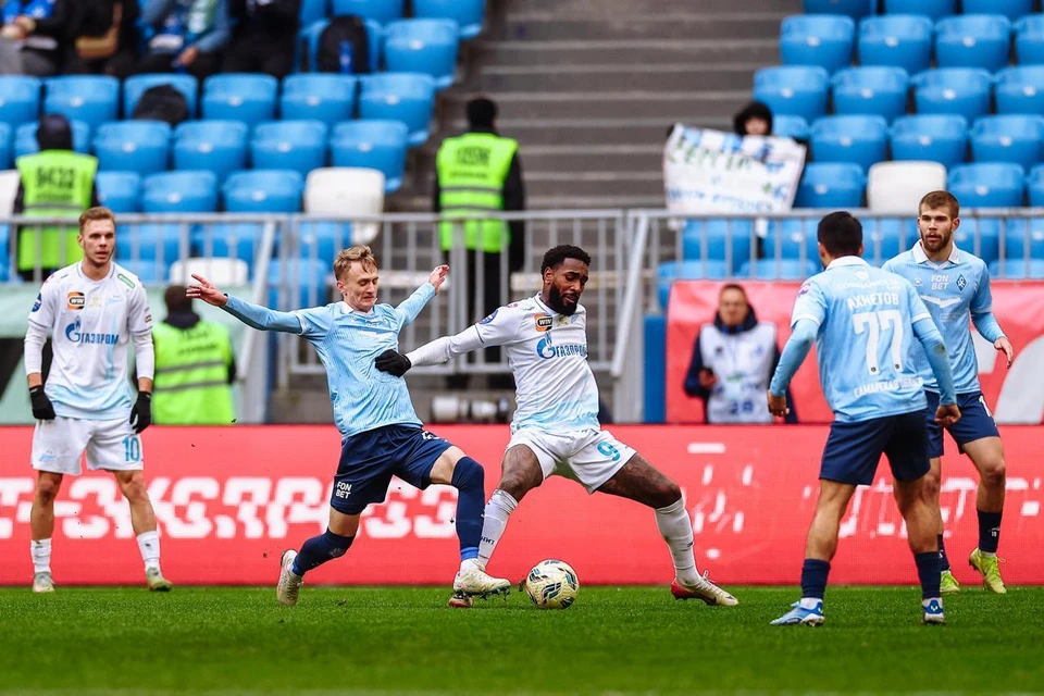 По словам Семака, мяч очень дробил. Фото: ПФК "Крылья Советов"