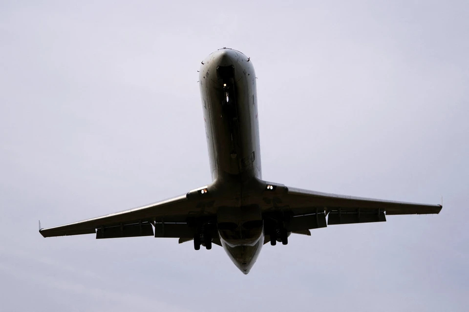 Самолёт Трампа низко пролетел над стадионом во время футбольного матча. Фото носит иллюстративный характер.