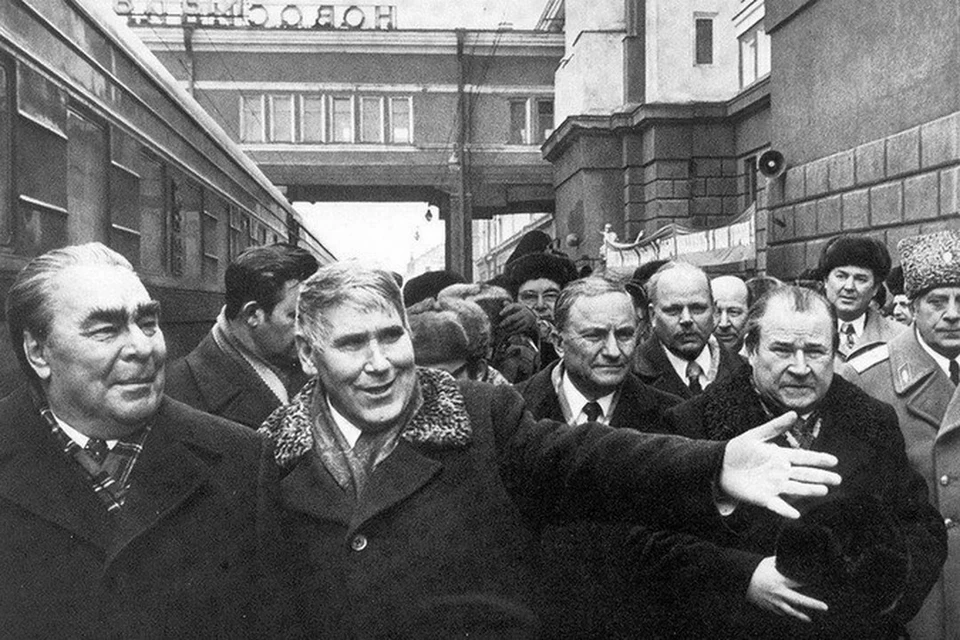 31 марта 1978 года. Леонид Брежнев на вокзале вместе с руководителем Новосибирской области Федором Горячевым. Фото: из книги «Всегда с народом»