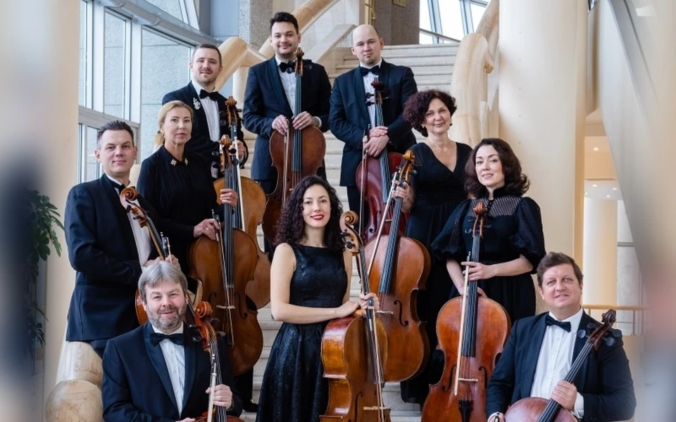 Десять виолончелистов в ансамбле - это действительно редкое явление.
