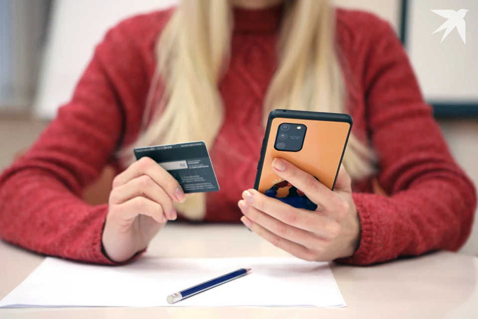 Мошенники выманили в мессенджере у школьницы геоданные и заставили принести деньги из сейфа родителей. Фото используется в качестве иллюстрации: архив «КП».