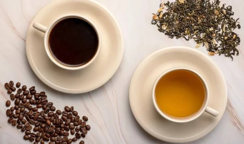 Употребление семи-восьми чашек кофе, чая и воды в день снижает риск развития сердечно-сосудистых заболеваний и онкологии. Фото:соцсети