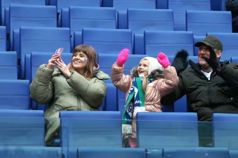 Болельщики "Крыльев советов" узнали пол малыша прямо на стадионе фото: ПФК "Крылья Советов"