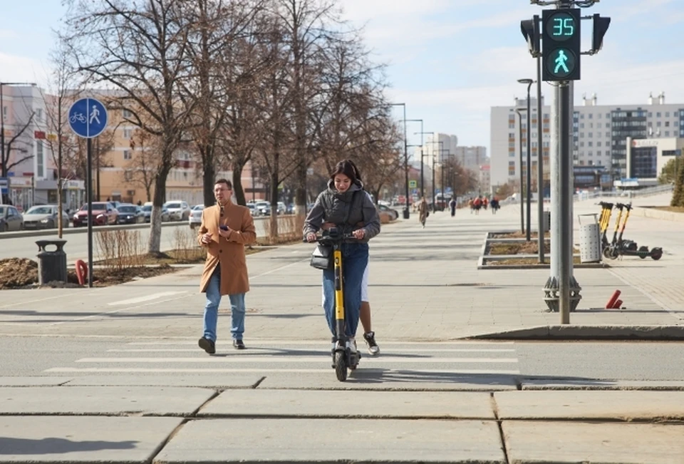 Интеллектуальные транспортные системы эффективно распределяют транспортные потоки.