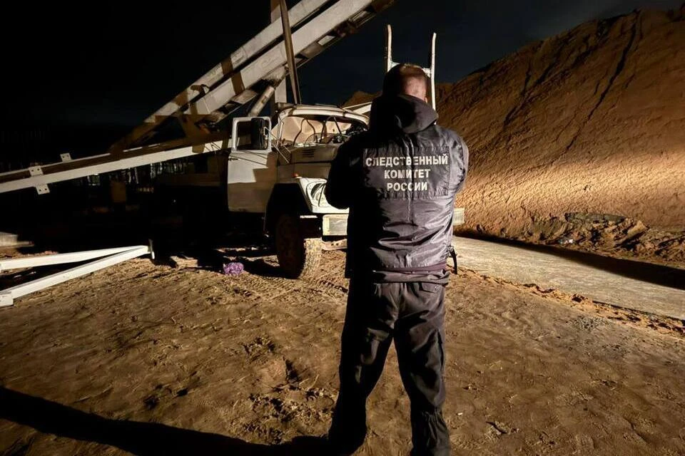 На месте работают следователи и криминалисты, устанавливая все обстоятельства. Фото: СК Тверской области.