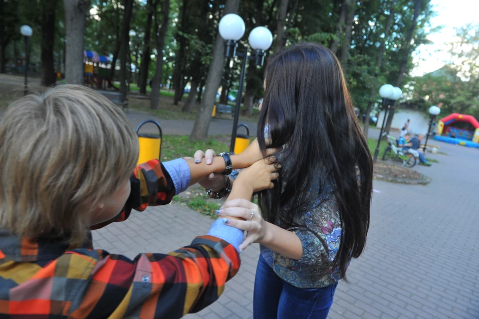 «Бей сильнее!»: банда школьников жестоко избивает детей в Иркутской области