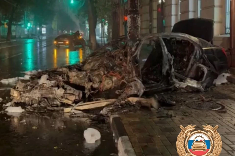 Машина полностью выгорела при серьезном столкновении. Фото: УГАИ по Ростовской области