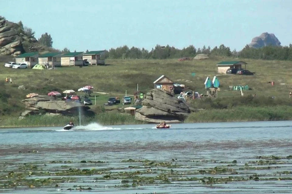 Аттракцион на Колыванском озере в июне 2024 года стал смертельным. Фото Альфреда Познякова