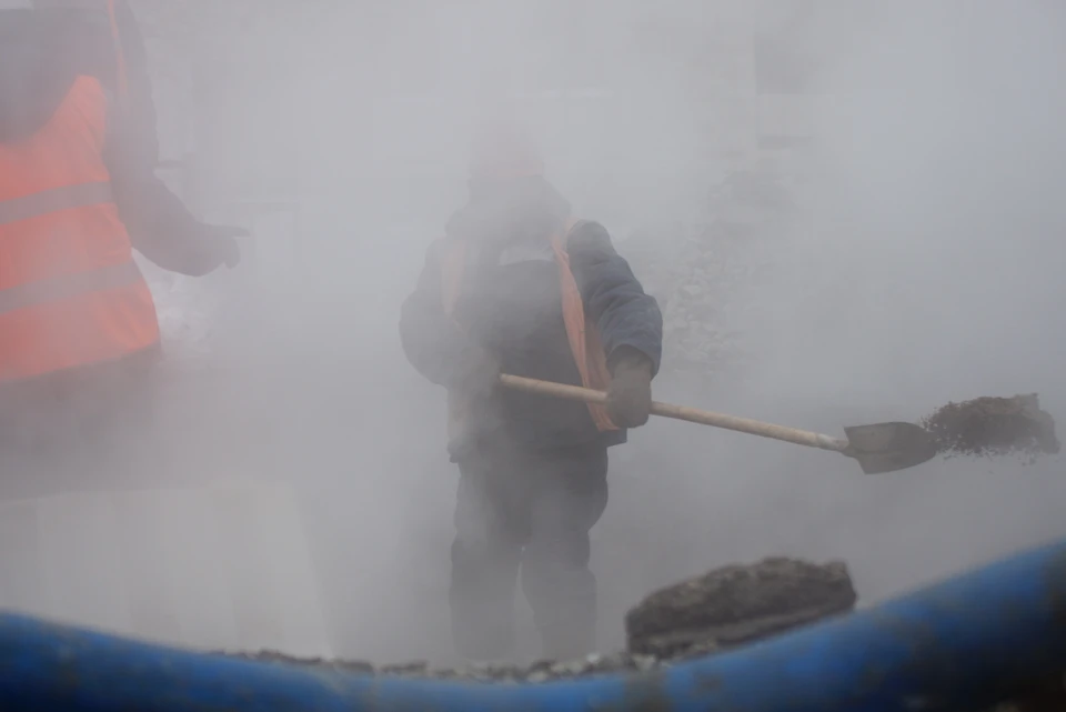 Кипяток разлился рядом с жилыми многоквартирными домами