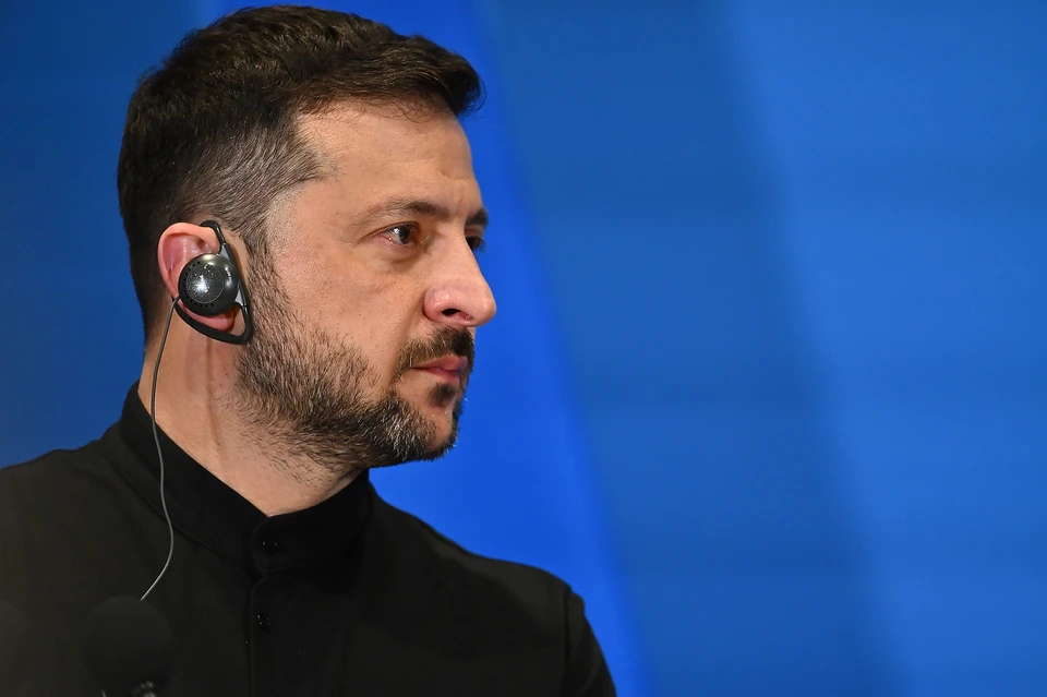 Владимир Зеленский готовится к побегу в Британию на фоне скандала с НАБУ