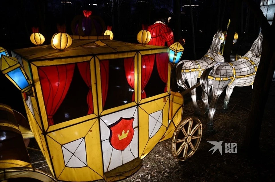 В экспозиции есть сказочные сюжеты