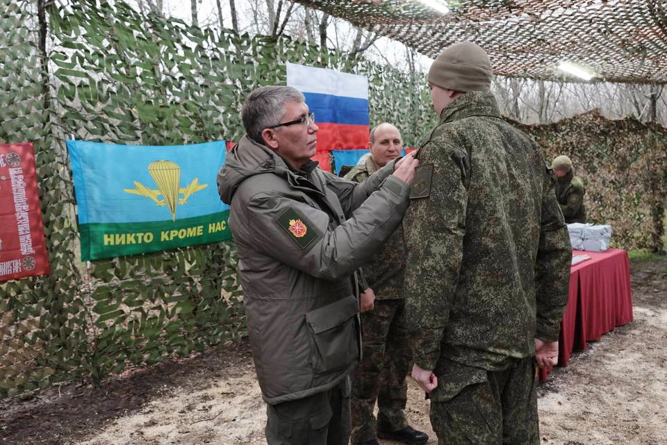 Дмитрий Миляев посетил воинскую часть в зоне СВО и вручил награды тульским военнослужащим. Фото: пресс-служба правительства региона.