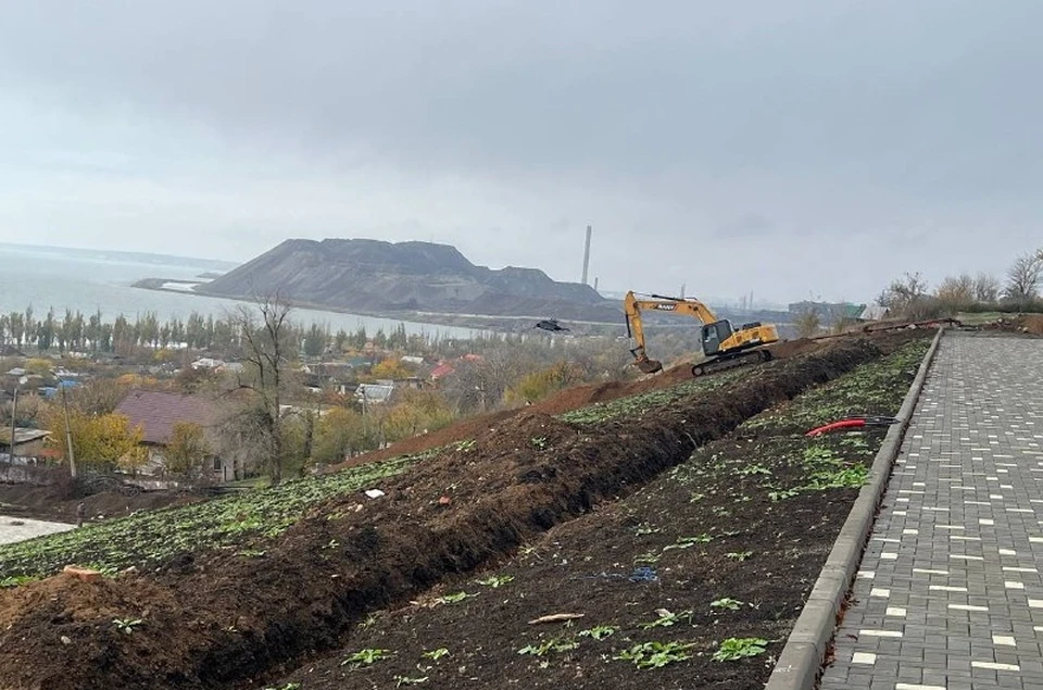 В Мариуполе строители из Санкт-Петербурга преображают парк у моря. Фото (архив): t.me/goroda_pobratimy