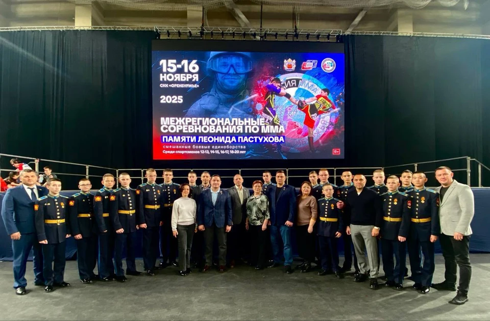 В турнире принимают участие около 400 спортсменов в возрасте от 12 до 20 лет.