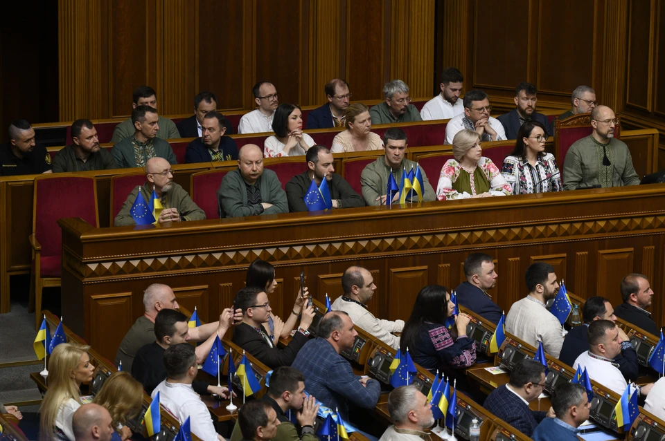 Politico: Киев пытается успокоить Запад из-за коррупционного скандала