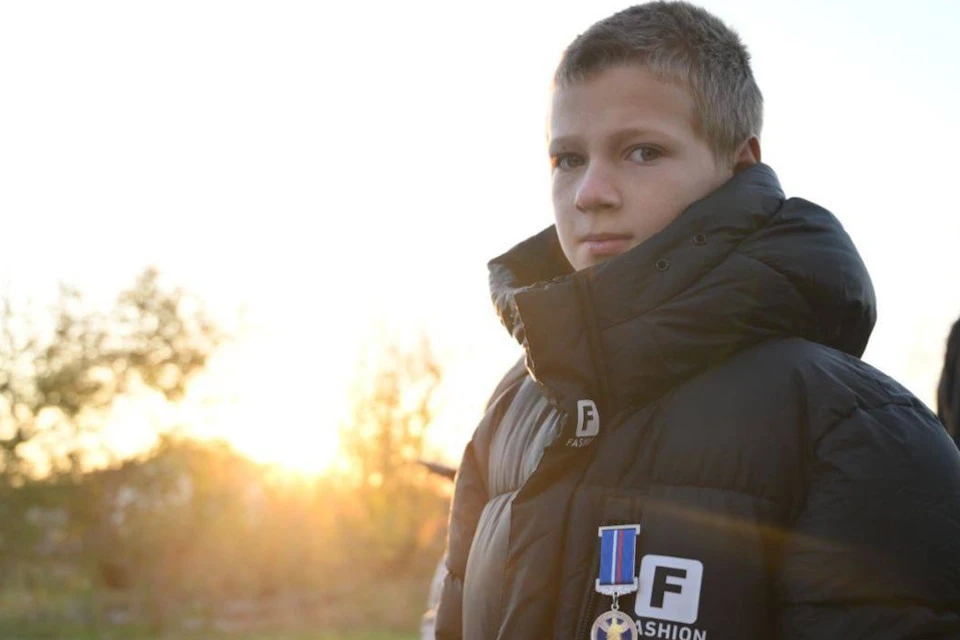 Роме вручили медаль «За проявленное мужество» Фото: ТГ-канал Владимира Сальдо