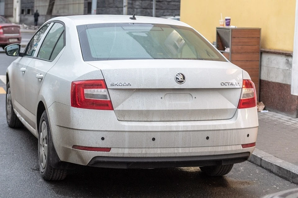 Ивановец скручивал номера у неправильно припаркованных машин.