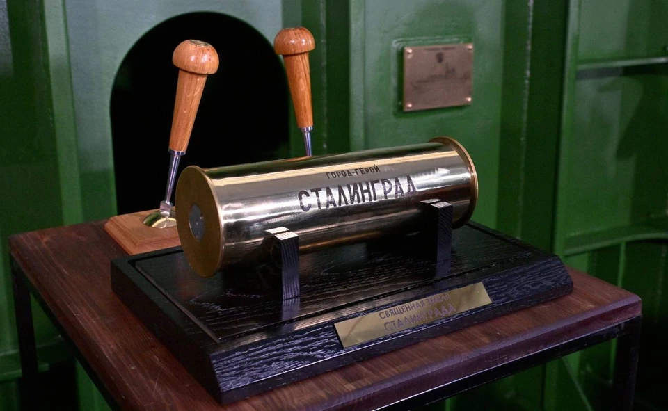 Капсулу с землей Мамаева кургана передали на вечное хранение. Фото: администрация Волгоградской области.