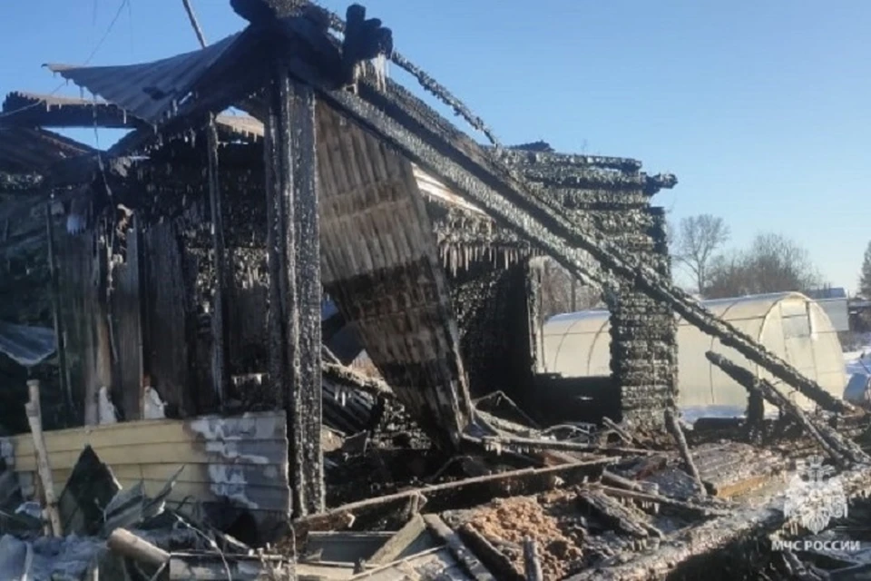 Частный дом загорелся ночью в Хабаровском крае Фото: МЧС Хабаровского края