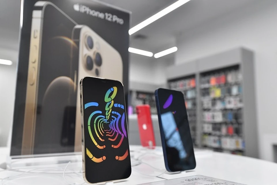 Смартфон пропал с витрины магазина самообслуживания в Хабаровском крае