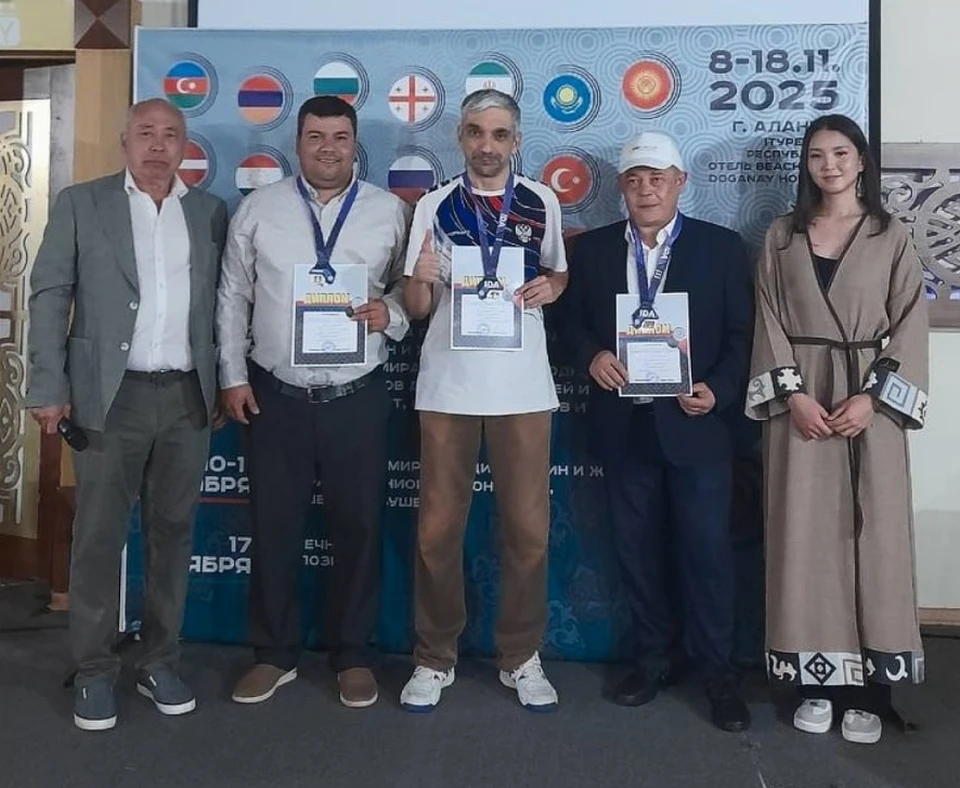 Туляк взял три медали международного турнира по стоклеточным шашкам