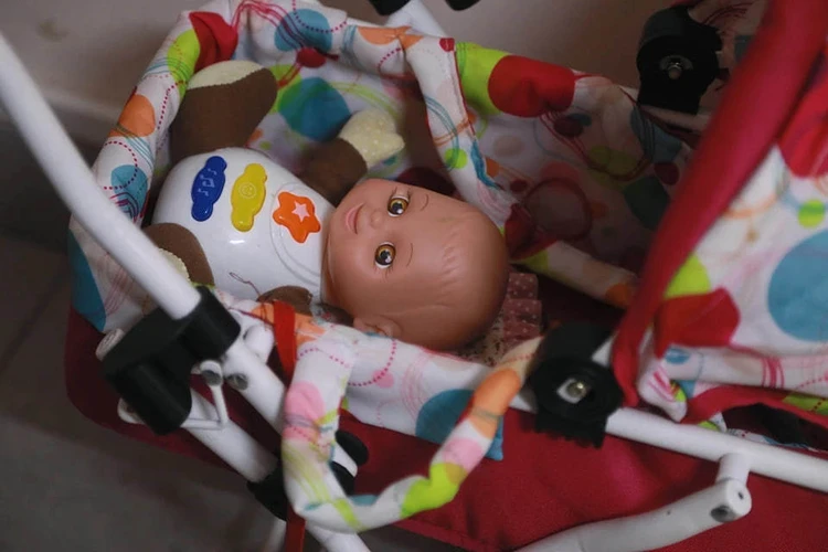 Мужчина три года прятал дочь в тайге: в Красноярском крае приставы прилетели в поселок староверов на вертолете, чтобы вернуть ребенка матери