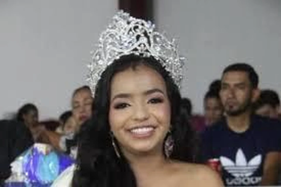 15-летняя королева красоты Ивана Марсела Лопес Муральес