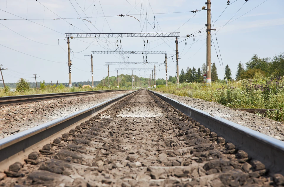 26-летний нижегородский журналист Артем Кузнецов погиб под колесами поезда.