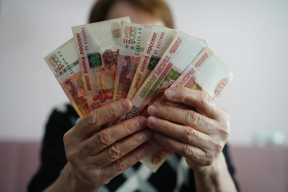 В Кузбассе поймали таксиста, присвоившего 500 тысяч рублей пенсионерки.