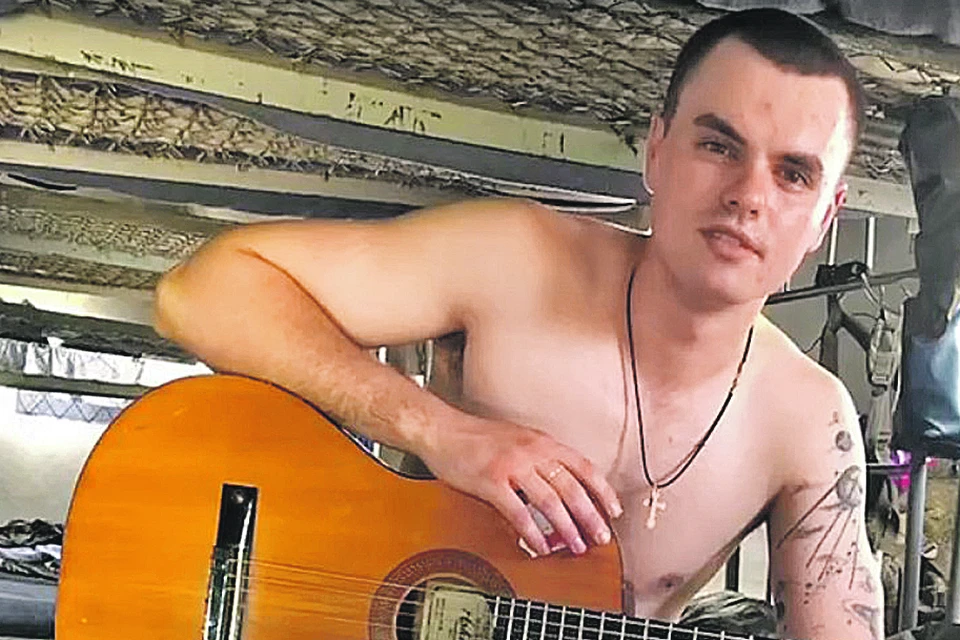 В редкие минуты отдыха «за ленточкой» Даниил поднимал своими песнями боевой дух товарищей.