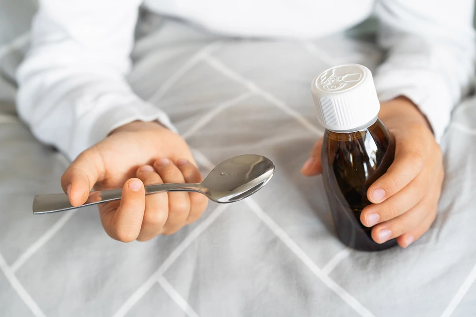 В Индии 24 ребенка умерли от токсичного сиропа от кашля. Фото: Mala Iryna/Shutterstock/Fotodom